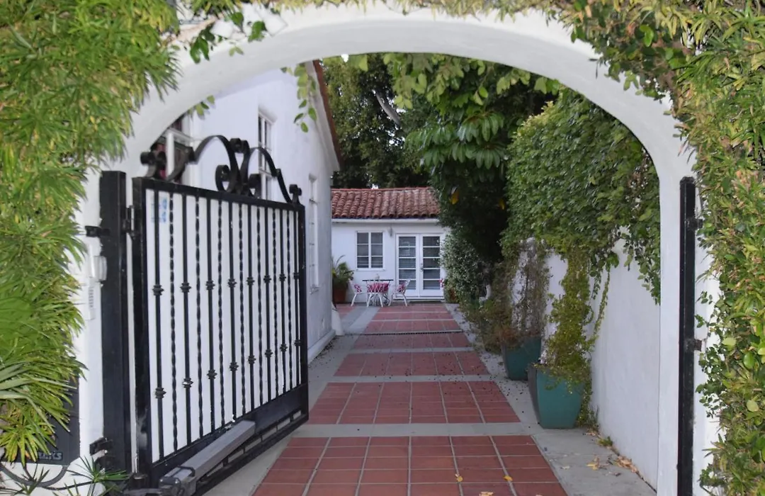 Beverly Hills Celebrity Home-1